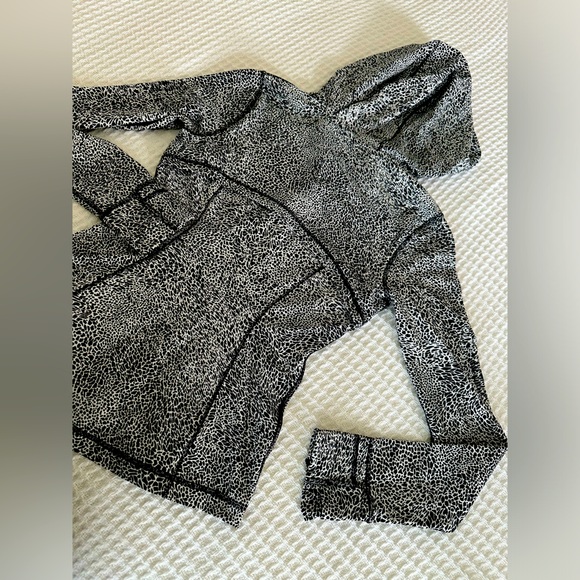 Lululemon Nulu/Hooded Define Jacket/6 - Picture 5 of 7